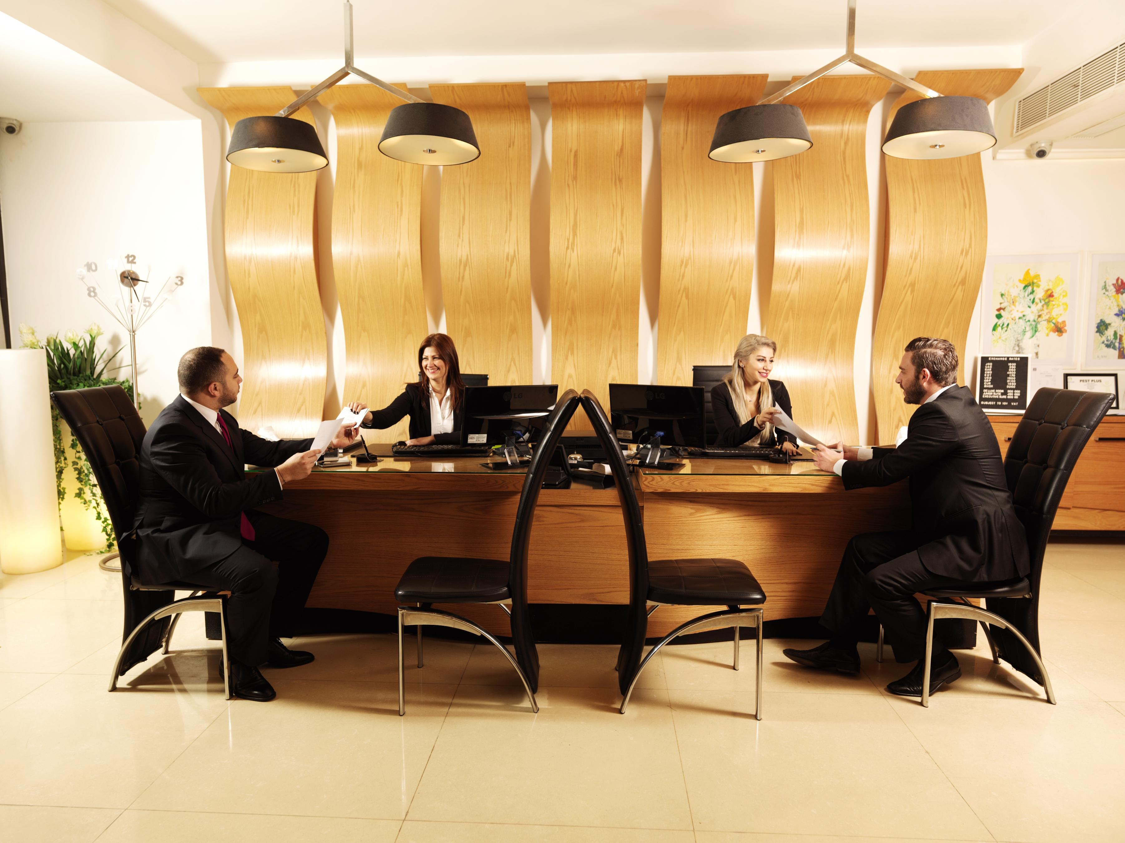 Wh Hotel Beirut Bagian luar foto