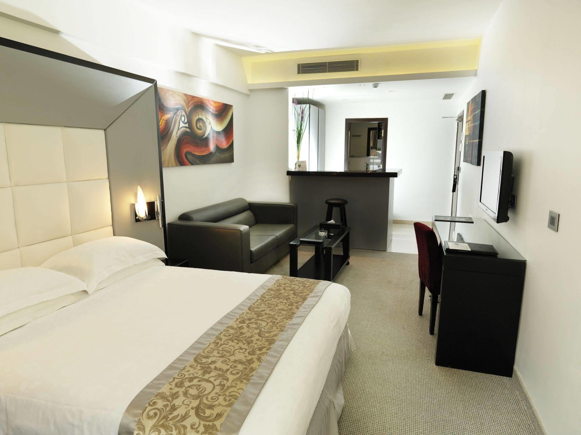 Wh Hotel Beirut Bagian luar foto