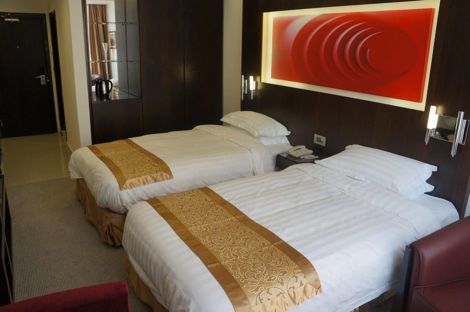 Wh Hotel Beirut Bagian luar foto